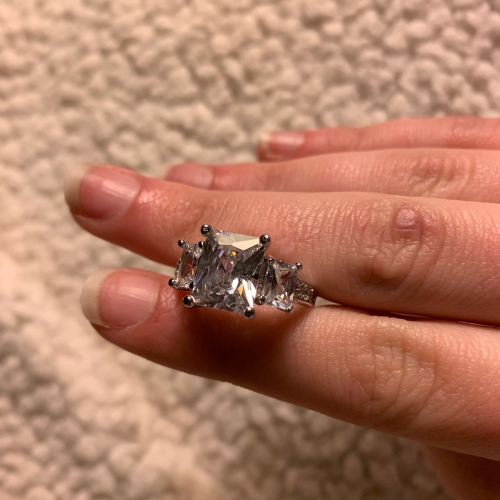 Diamond Ring 💍 💎 - Picture 1 of 8